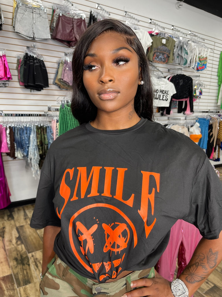 Smile Graphic Tee- Black - Head Over Heels: All In One Boutique